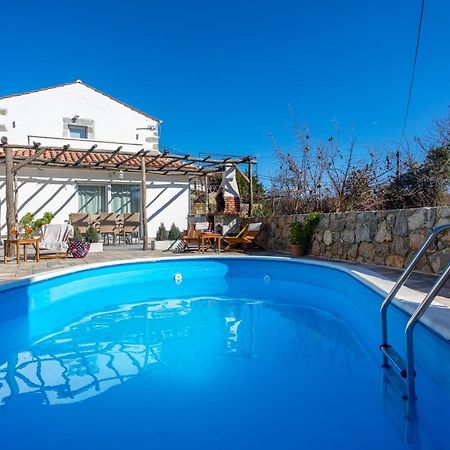 Villa Elm Milohnici Exteriér fotografie