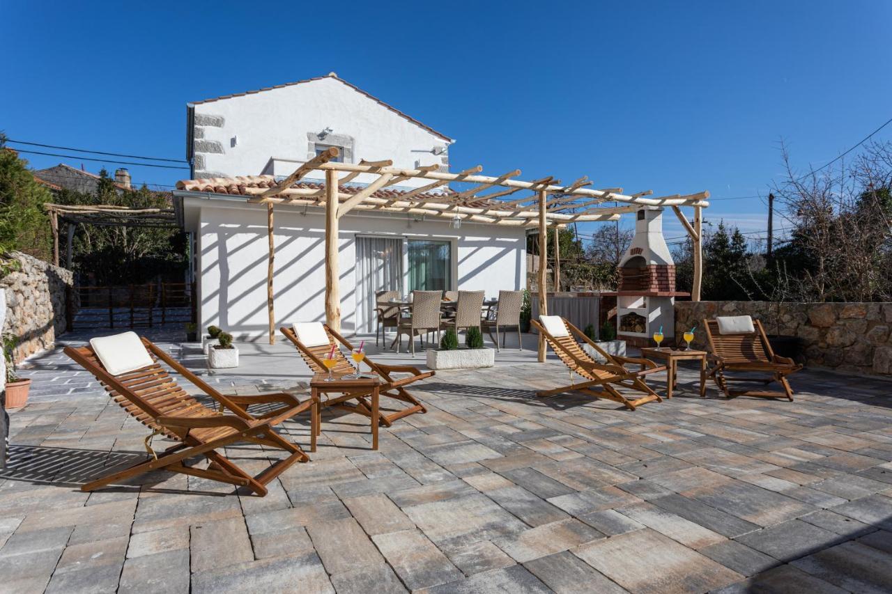 Villa Elm Milohnici Exteriér fotografie