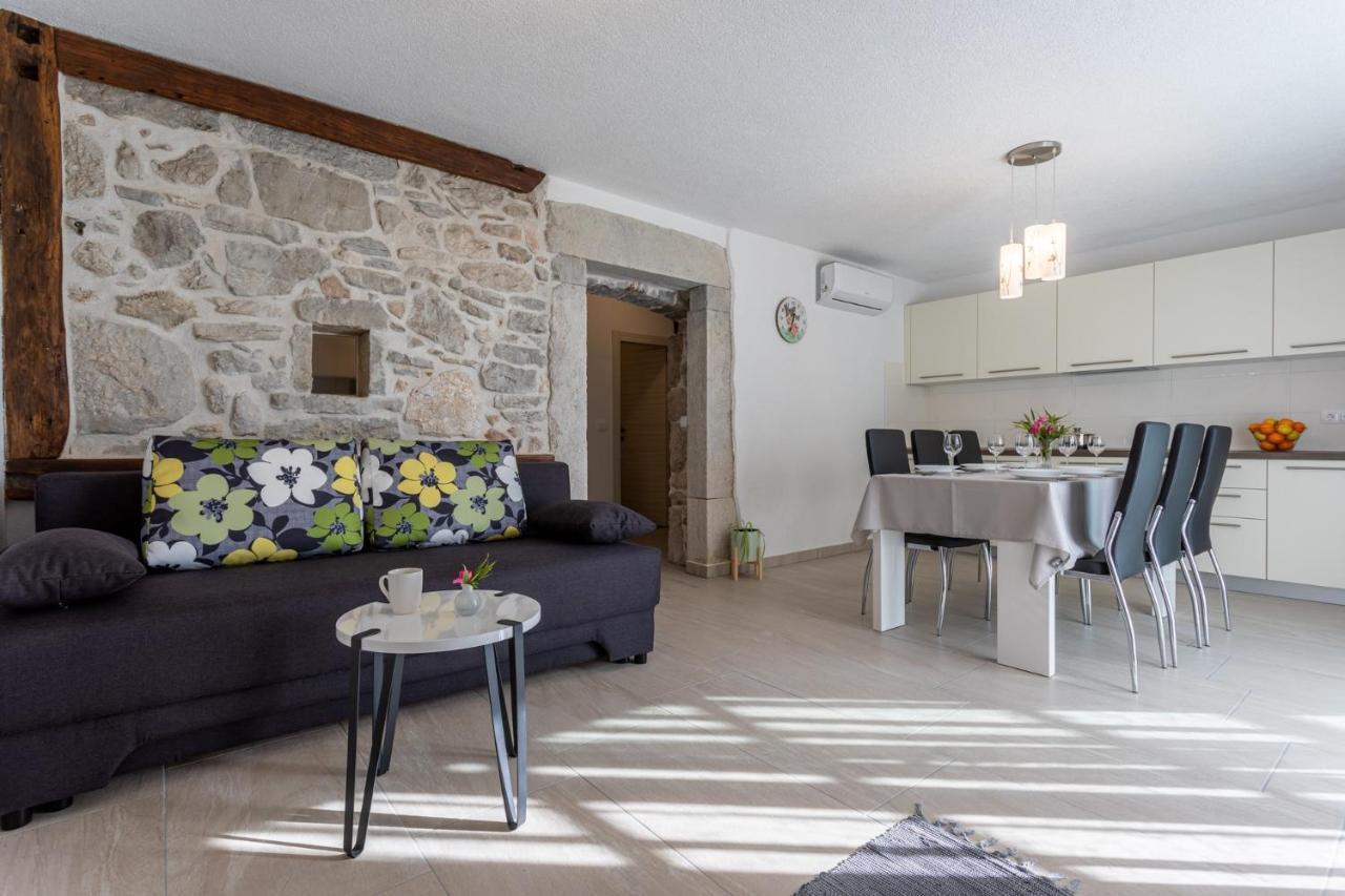 Villa Elm Milohnici Exteriér fotografie