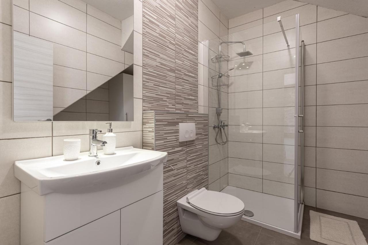 Villa Elm Milohnici Exteriér fotografie