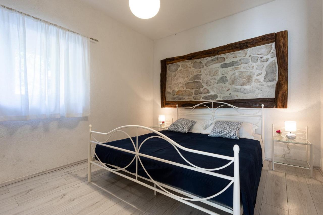 Villa Elm Milohnici Exteriér fotografie