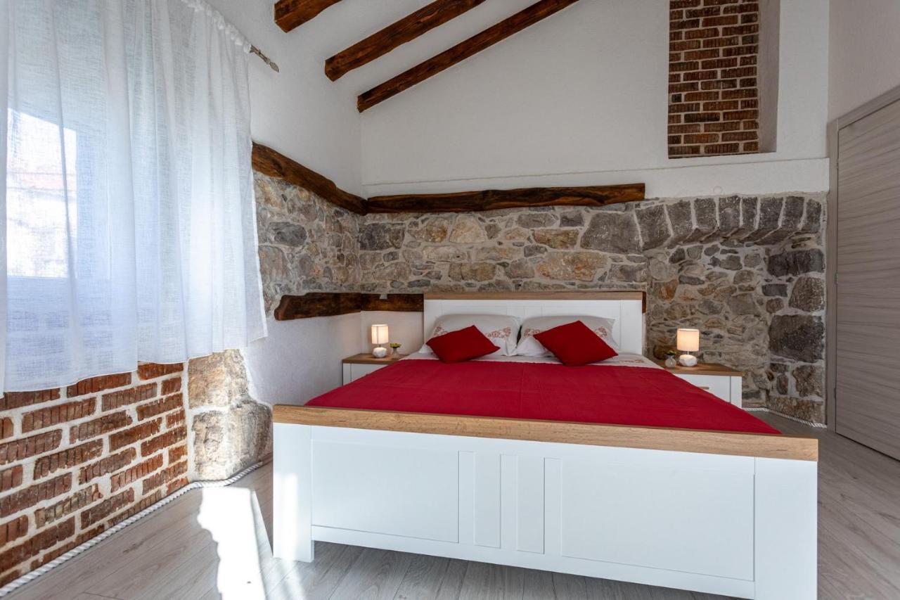 Villa Elm Milohnici Exteriér fotografie
