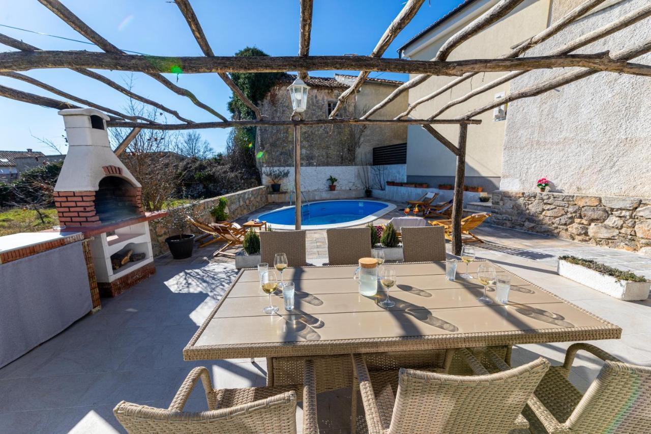 Villa Elm Milohnici Exteriér fotografie