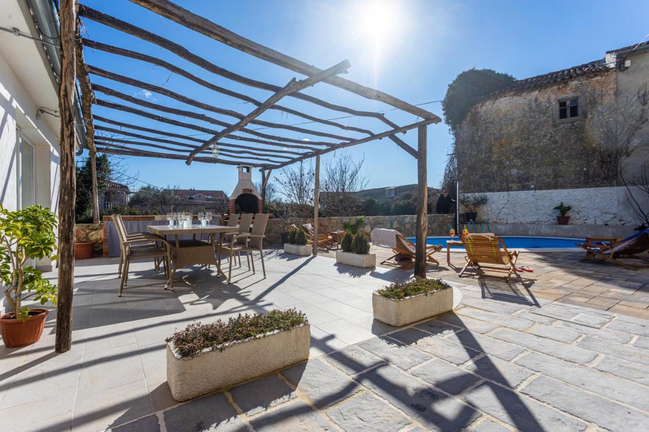 Villa Elm Milohnici Exteriér fotografie