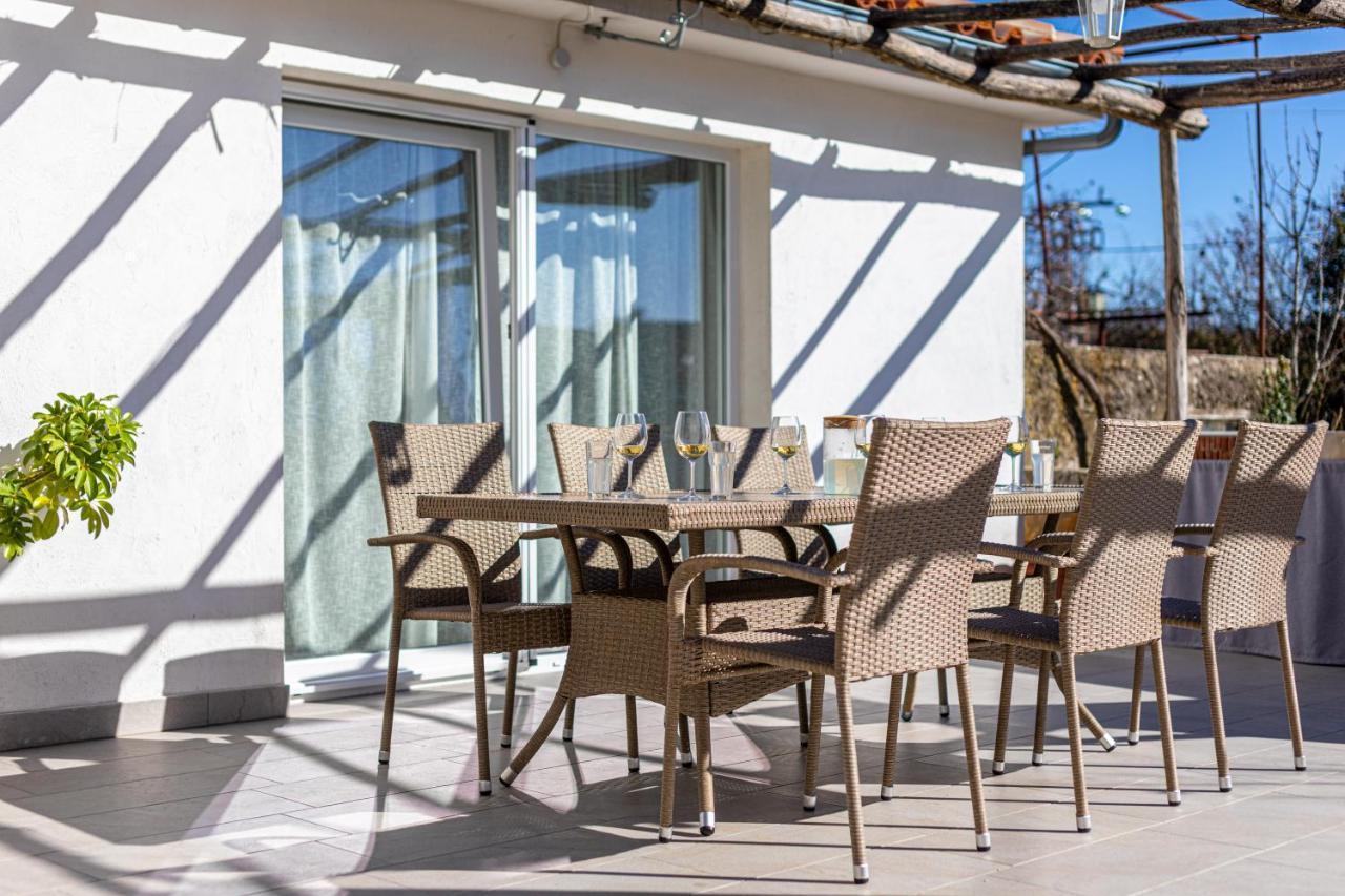 Villa Elm Milohnici Exteriér fotografie