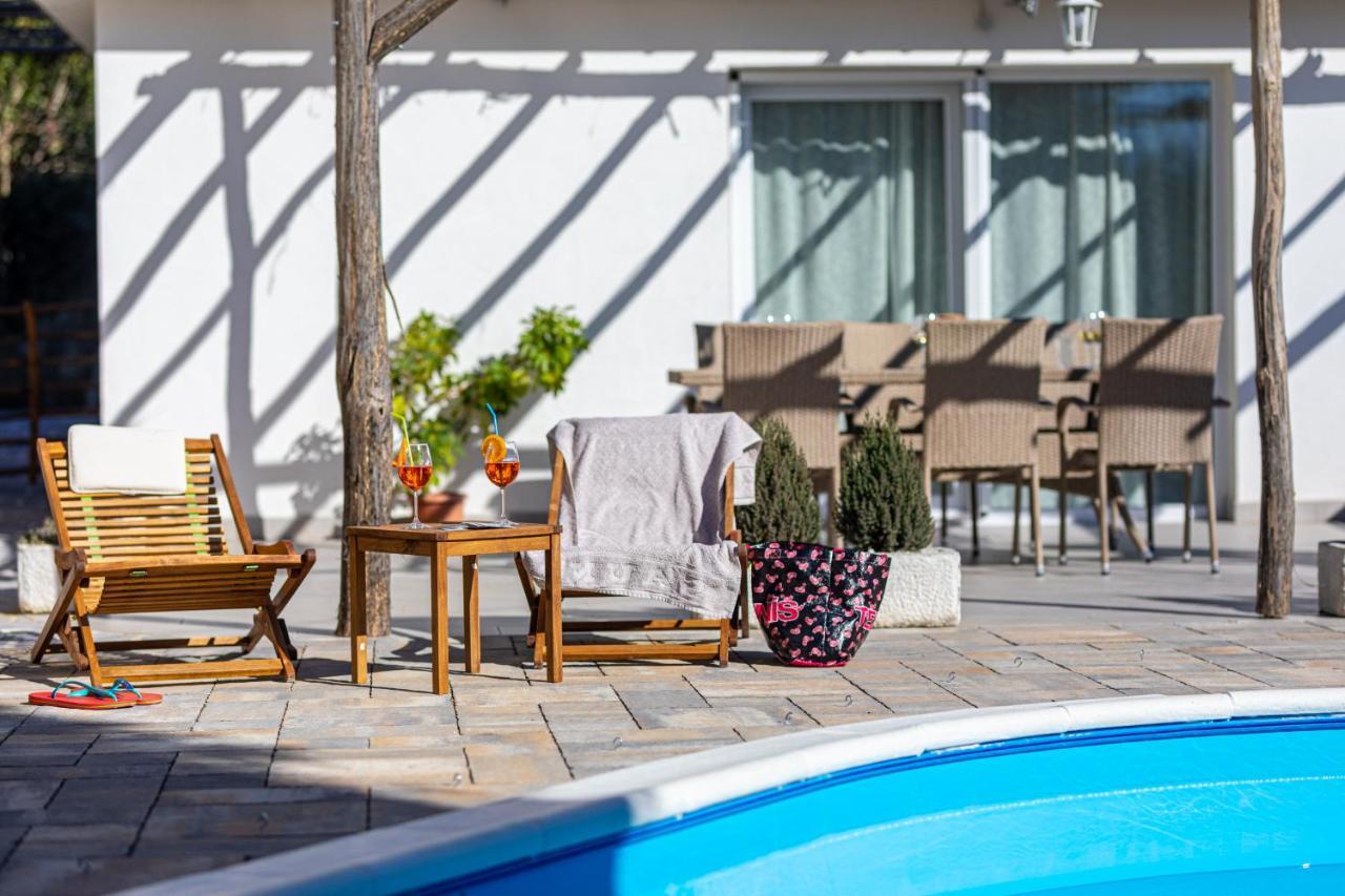 Villa Elm Milohnici Exteriér fotografie